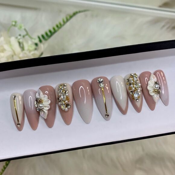 Elegant Bling Custom Press On Nails | High Quality Nails | Handmade - Picture 1 of 9